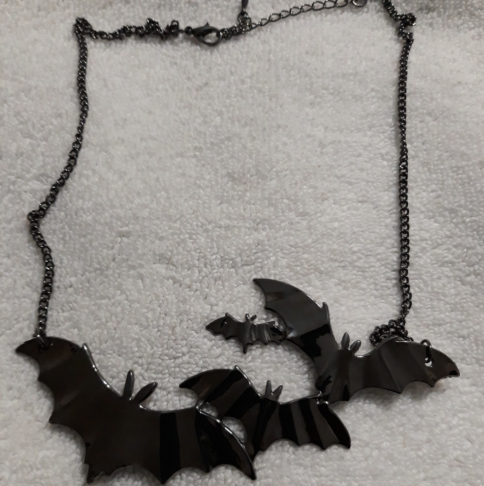 FLYING BATS NECKLACE Black Acrylic Pendant Bat 2 - Picture 2 of 7